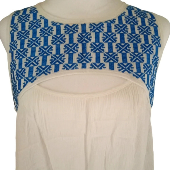 Anthropologie THML Blue & White Cut Out Gauzey Lightweight Blouse Size Medium - Picture 3 of 6